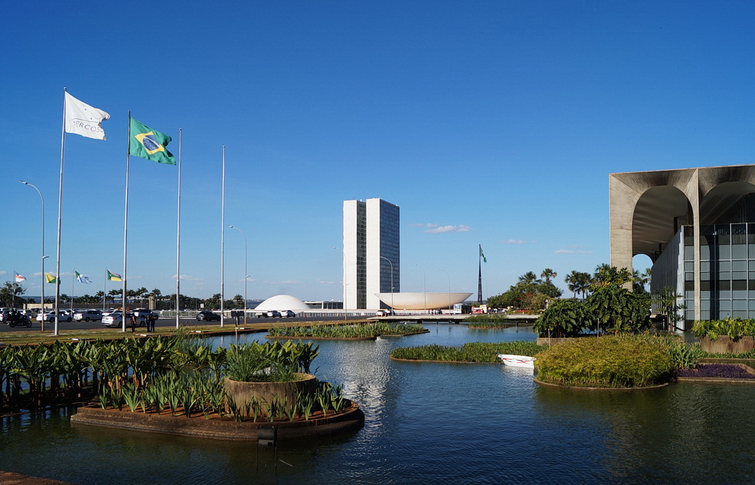 Palácio Itamaraty - the water world around the Ministry of Foreign Affairs building is certainly inspired by the Pantanal. And behind it...
